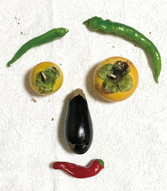 野菜で顔を作る構図